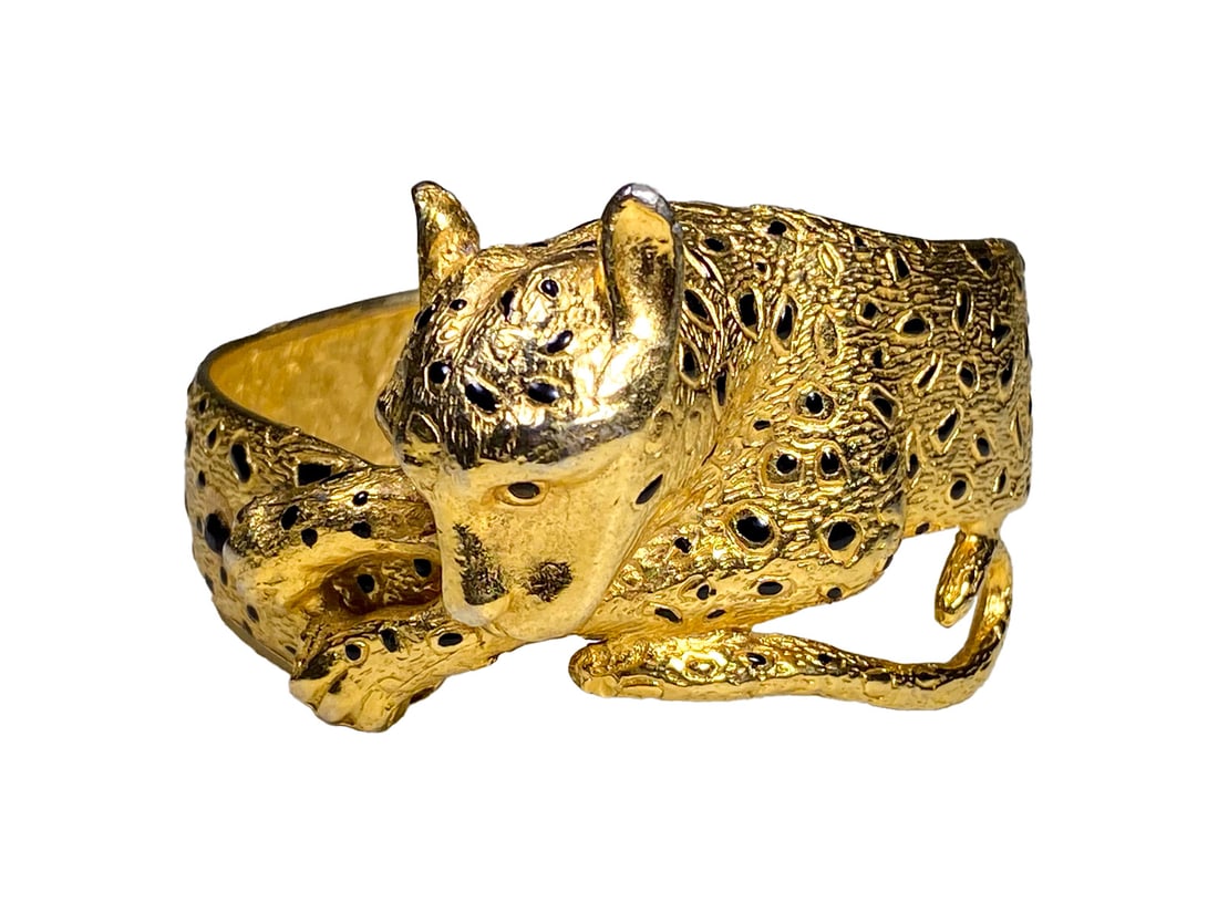 Vintage Goldplate Leopard Bangle Bracelet: Vintage Goldplate Leopard Bangle Bracelet. 1 1/2 x 2 1/2 x 3 in.Local Pick up call one day before to make an appointment. TO SHIP THIS ITEM IN USA OR INTERNATIONAL, PLEASE CONTACT THE SHIPPERS : 1) UP