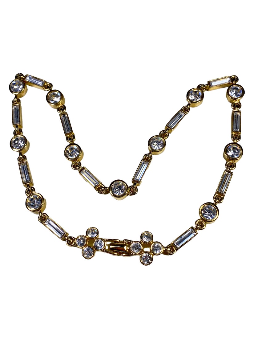 Vintage Goldplate & Crystal Choker Necklace: Vintage Goldplate & Crystal Choker Necklace. 16 1/8 in long.Local Pick up call one day before to make an appointment. TO SHIP THIS ITEM IN USA OR INTERNATIONAL, PLEASE CONTACT THE SHIPPERS : 1) UPS st
