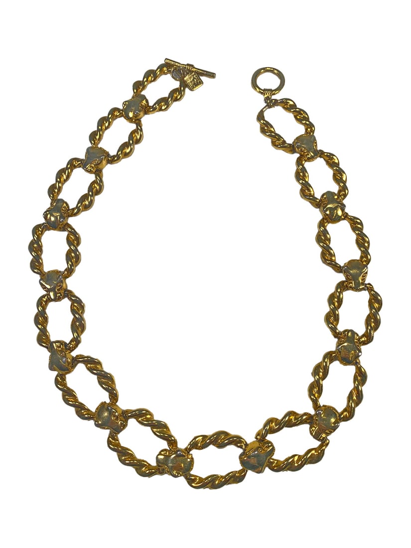 Vintage Anne Klein Goldplated Choker Necklace: Vintage Anne Klein Goldplated Choker Necklace. 19 in long.Local Pick up call one day before to make an appointment. TO SHIP THIS ITEM IN USA OR INTERNATIONAL, PLEASE CONTACT THE SHIPPERS : 1) UPS stor