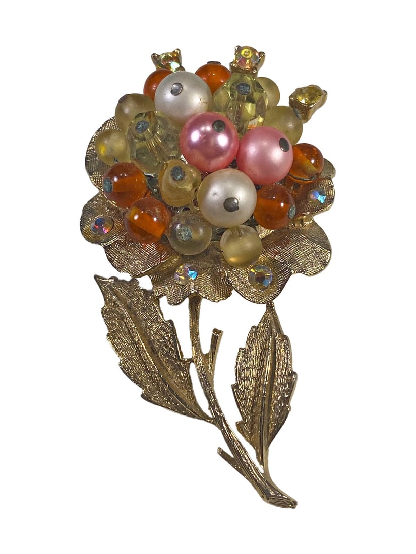 Vintage CORO Faux Pearls & Glass Brooche: Vintage CORO Faux Pearls & Glass Brooche. 2 5/8 x 1 1/2 x 1 in.Local Pick up call one day before to make an appointment. TO SHIP THIS ITEM IN USA OR INTERNATIONAL, PLEASE CONTACT THE SHIPPERS : 1) UPS
