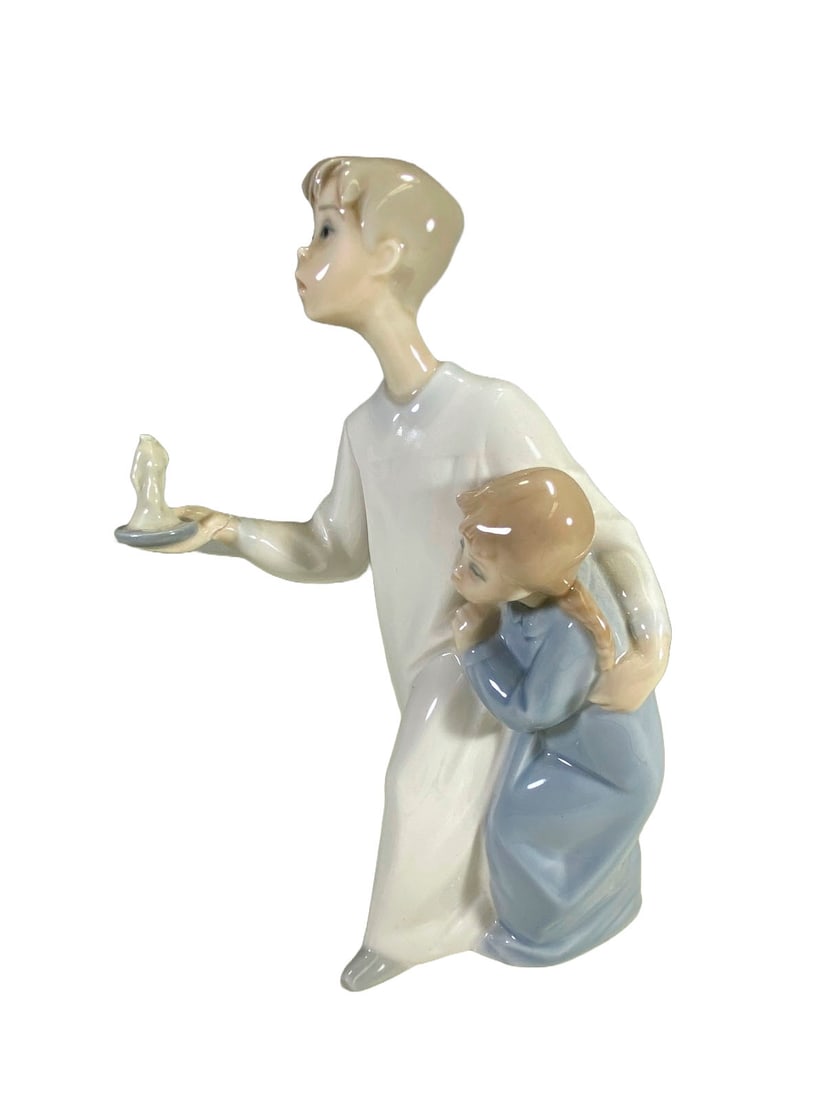 Lladro Boy & Girl in Night Shirts Porcelain Statue (1 of 5)