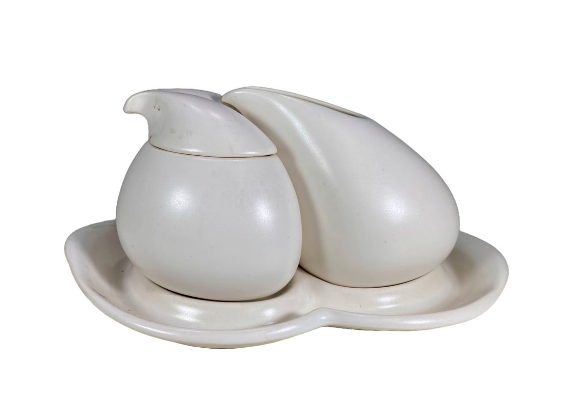 Peter Saenger Porcelain Creamer & Sugarpot: Peter Saenger Porcelain Creamer & Sugarpot. 4 7/8 x 9 x 6 in.Local Pick up call one day before to make an appointment. TO SHIP THIS ITEM IN USA OR INTERNATIONAL, PLEASE CONTACT THE SHIPPERS : 1) UPS s