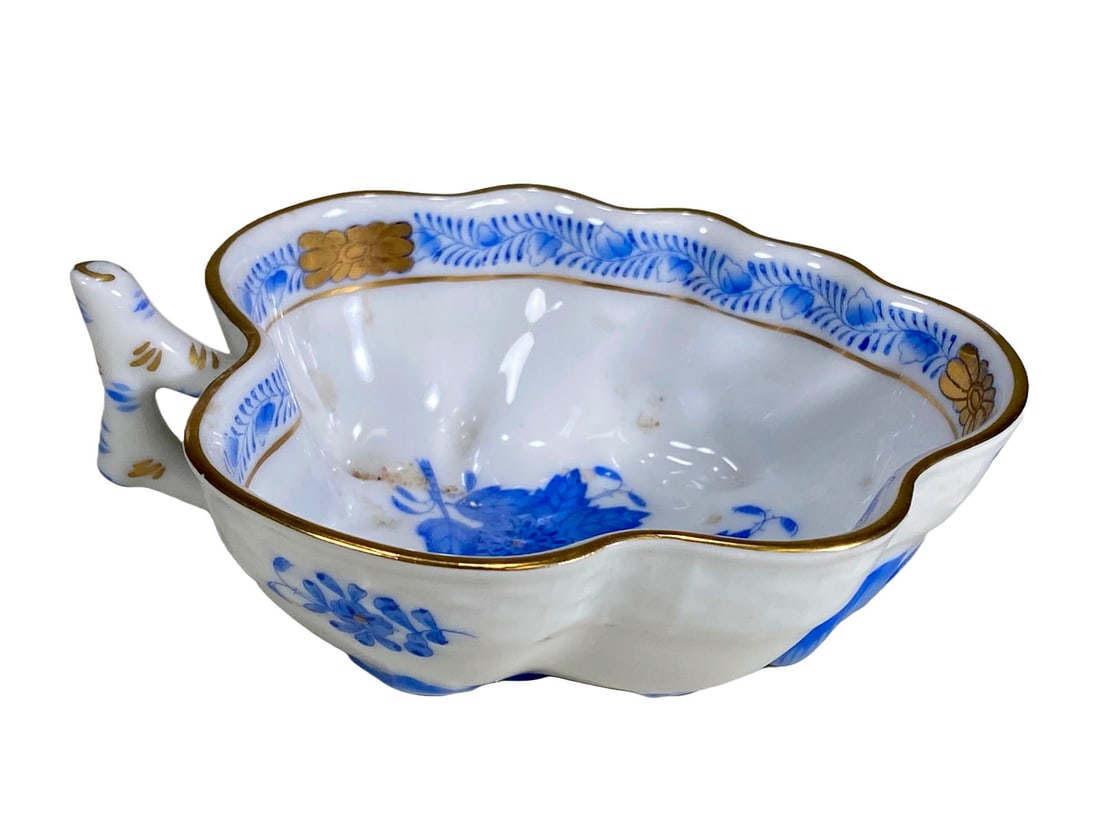 Herend Apponyi Bouquet Leaf Sugar Bowl: Herend Apponyi Bouquet Leaf Sugar Bowl. 1 1/2 x 4 1/8 x 3 1/8 in.Local Pick up call one day before to make an appointment. TO SHIP THIS ITEM IN USA OR INTERNATIONAL, PLEASE CONTACT THE SHIPPERS : 1) U
