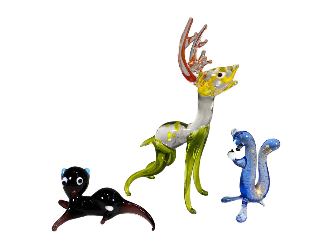 Set of 3 Blown Glass Deer & Others Miniatures Figurines: Set of 3 Blown Glass Deer & Others Miniatures Figurines. deer: 6 x 3 1/4 x 1 5/8 in. 2 7/8 x 1 7/8 x 1 3/8 in and 1 1/2 x 3 1/4 x 1 3/8 in. Local Pick up call one day before to make an appointment. TO