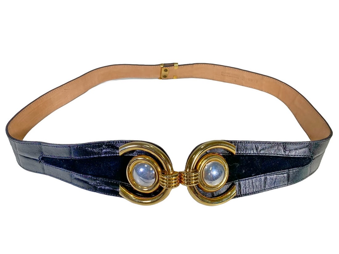 Roberto Dalpra, Argentina Leather Ladies Belt: Roberto Dalpra, Argentina Leather Ladies Belt. 36 in long.Local Pick up call one day before to make an appointment. TO SHIP THIS ITEM IN USA OR INTERNATIONAL, PLEASE CONTACT THE SHIPPERS : 1) UPS stor