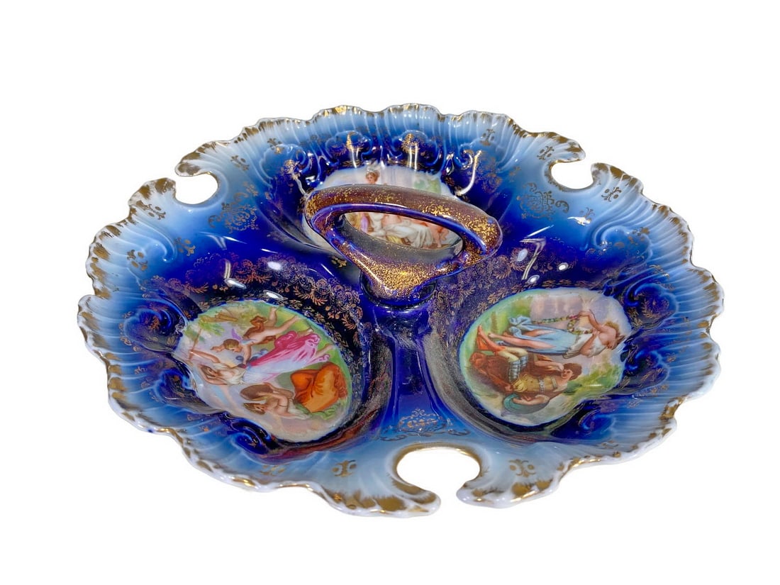 Victoria Carlsbad, Austria Porcelain Handle Dish: Victoria Carlsbad, Austria Porcelain Handle Dish. 3 x 11 1/4 in.Local Pick up call one day before to make an appointment. TO SHIP THIS ITEM IN USA OR INTERNATIONAL, PLEASE CONTACT THE SHIPPERS : 1) UP