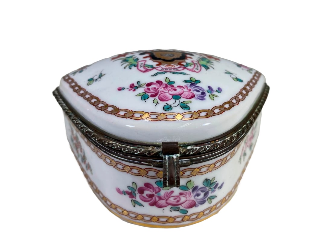 Antique French Porcelain & Bronze Box: Antique French Porcelain & Bronze Box. 2 1/2 x 5 3/8 x 5 1/4 in.Local Pick up call one day before to make an appointment. TO SHIP THIS ITEM IN USA OR INTERNATIONAL, PLEASE CONTACT THE SHIPPERS : 1) UP