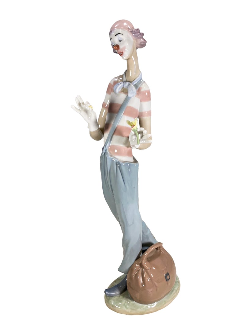Lladro Clown in Love Porcelain Figurine (1 of 7)