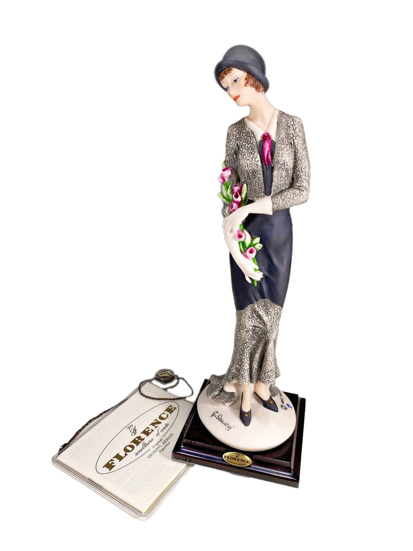 Giuseppe Armani Florence Porcelain Figurine: Giuseppe Armani Florence Porcelain Figurine. 10 1/8 x 3 1/4 x 3 1/4 in.Local Pick up call one day before to make an appointment. TO SHIP THIS ITEM IN USA OR INTERNATIONAL, PLEASE CONTACT THE SHIPPERS