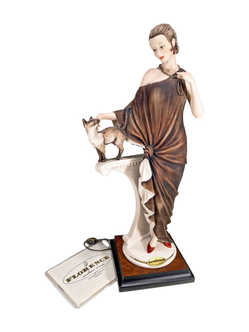 Giuseppe Armani Florence Porcelain Figurine: Giuseppe Armani Florence Porcelain Figurine. 12 7/8 x 5 5/8 x 4 1/8 in.Local Pick up call one day before to make an appointment. TO SHIP THIS ITEM IN USA OR INTERNATIONAL, PLEASE CONTACT THE SHIPPERS