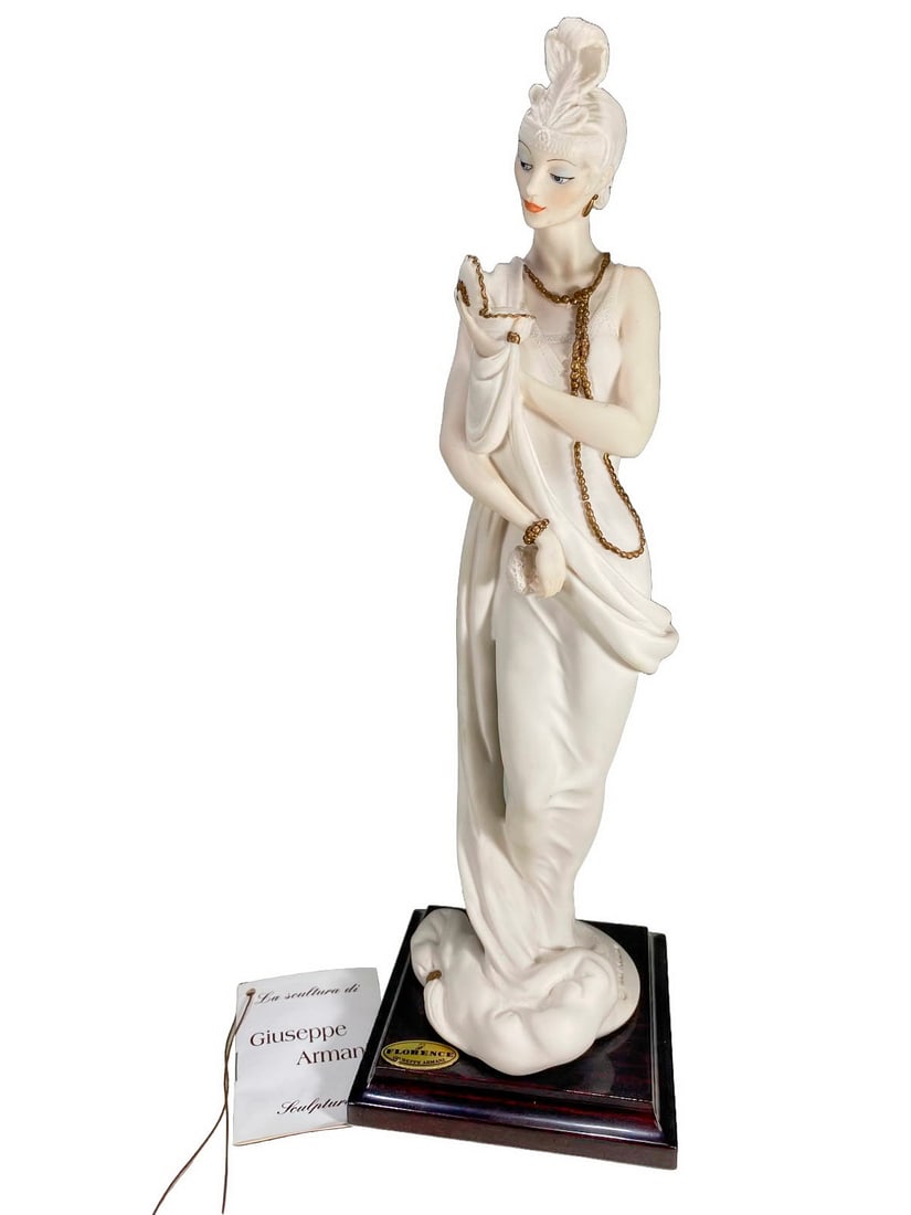Giuseppe Armani Florence Porcelain Figurine: Giuseppe Armani Florence Porcelain Figurine. 13 x 4 1/8 x 4 1/8 in.Local Pick up call one day before to make an appointment. TO SHIP THIS ITEM IN USA OR INTERNATIONAL, PLEASE CONTACT THE SHIPPERS : 1)