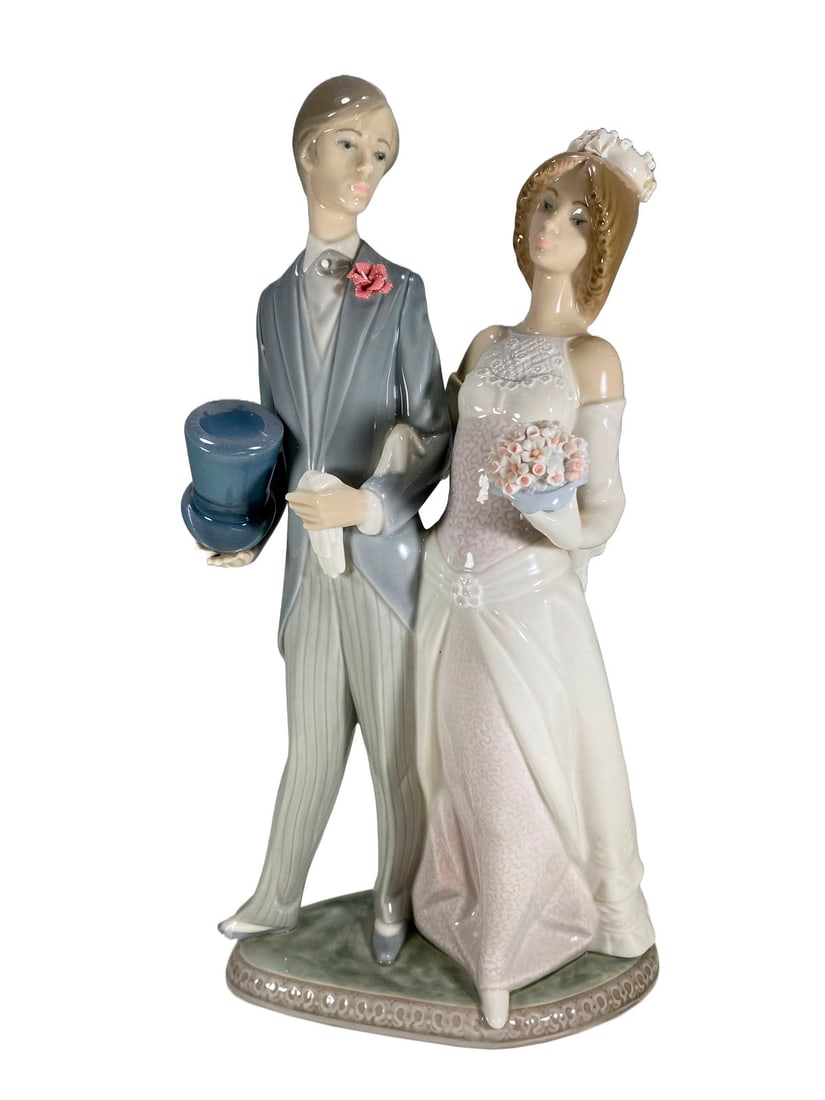 Lladro Bride & Groom Porcelain Figurine (1 of 8)