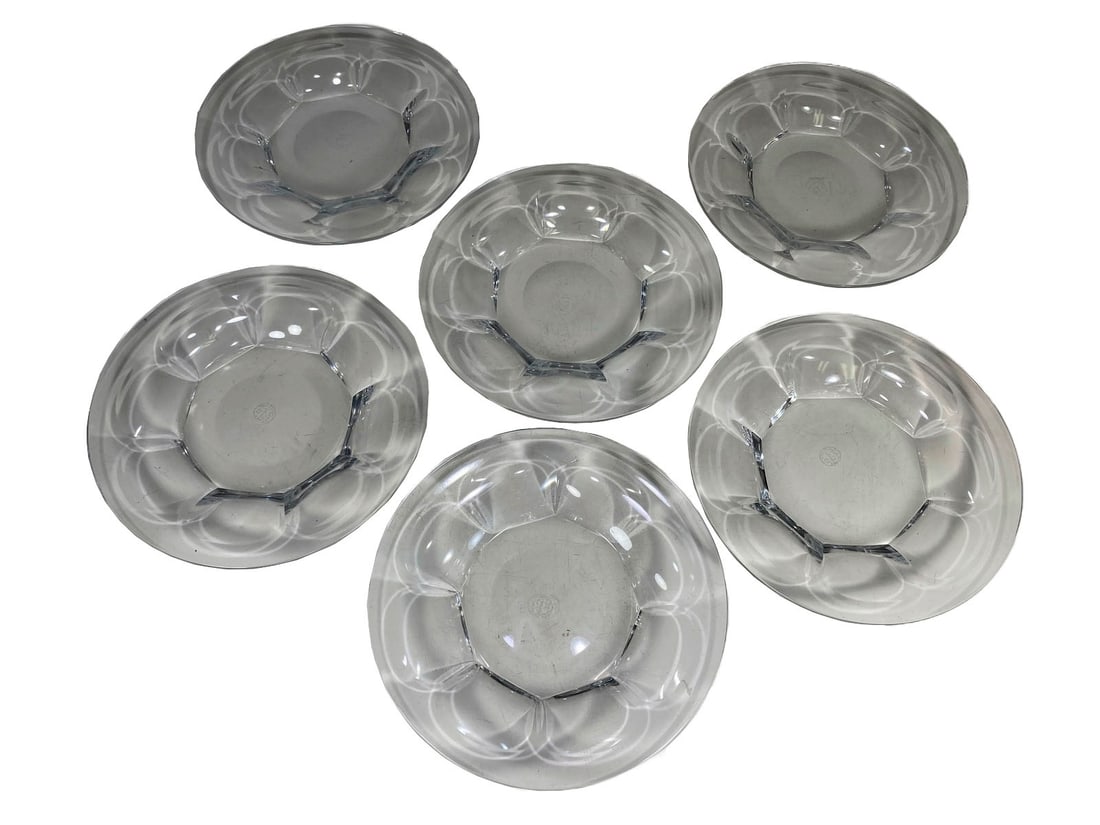 Baccarat Set of 6 Crystal Plates: Baccarat Set of 6 Crystal Plates. 6 1/4 in diameter.Local Pick up call one day before to make an appointment. TO SHIP THIS ITEM IN USA OR INTERNATIONAL, PLEASE CONTACT THE SHIPPERS : 1) UPS store1937-