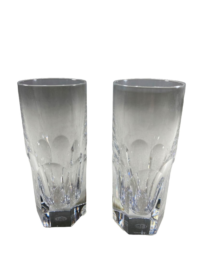 Baccarat Pair of Crystal Liquor Glasses: Baccarat Pair of Crystal Liquor Glasses. 4 5/8 x 1 7/8 in.Local Pick up call one day before to make an appointment. TO SHIP THIS ITEM IN USA OR INTERNATIONAL, PLEASE CONTACT THE SHIPPERS : 1) UPS stor