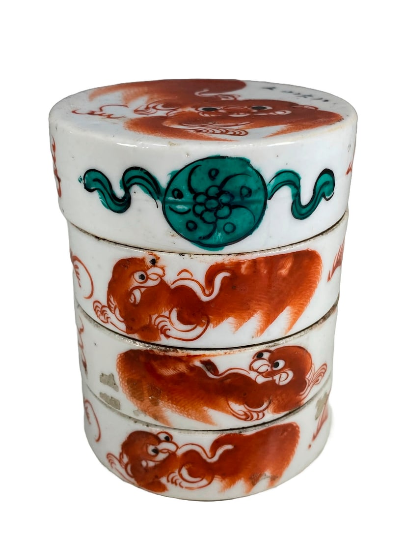 Chinese Iron Red Foo Dogs Porcelain Lunch Box: Chinese Iron Red Foo Dogs Porcelain Lunch Box. 4 x 3 1/4 in.Local Pick up call one day before to make an appointment. TO SHIP THIS ITEM IN USA OR INTERNATIONAL, PLEASE CONTACT THE SHIPPERS : 1) UPS st