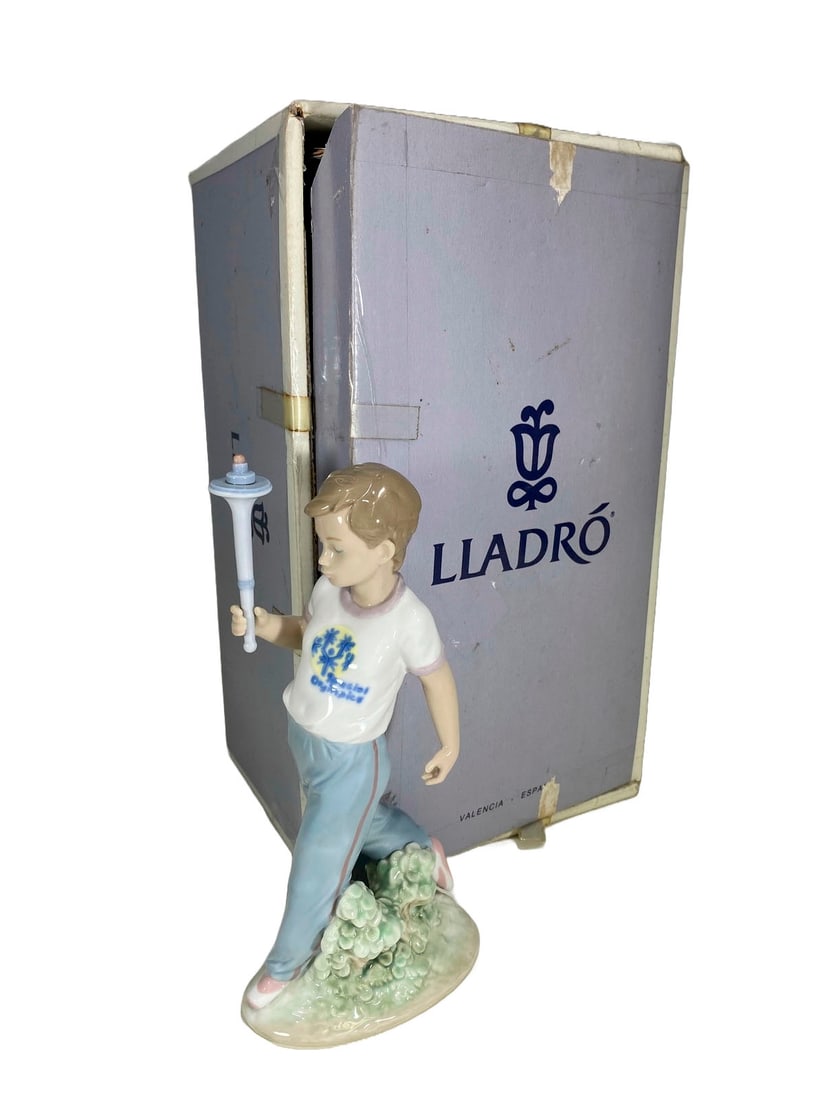 Lladro Courage Special Olympic Porcelain Figurine: Lladro Courage Special Olympic Porcelain Figurine. 8 1/4 x 4 x 2 1/8 in. Box: 5 3/4 x 7 5/8 x 12 5 /8 in.Local Pick up call one day before to make an appointment. TO SHIP THIS ITEM IN USA OR INTERNATI