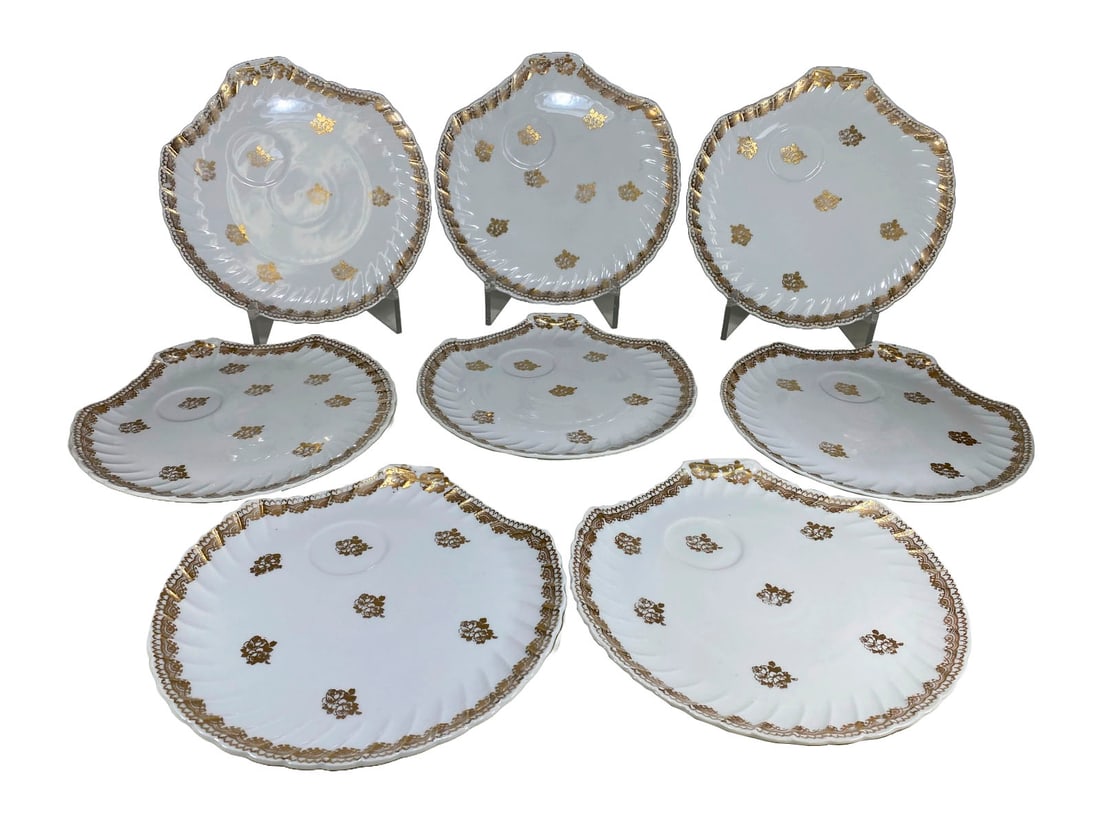 French Set of 8 Hand Painted Porcelain Dishes: French Set of 8 Hand Painted Porcelain Dishes. 9 1/8 in diameter.Local Pick up call one day before to make an appointment. TO SHIP THIS ITEM IN USA OR INTERNATIONAL, PLEASE CONTACT THE SHIPPERS : 1) U
