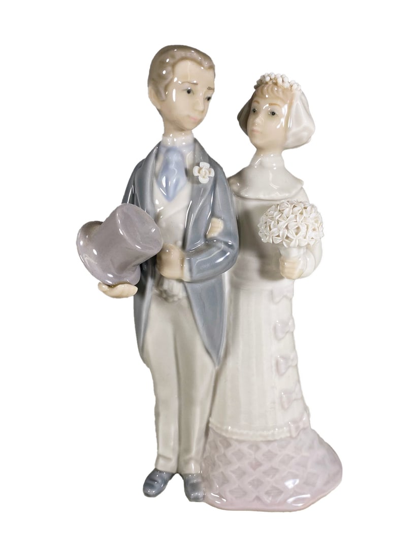 Lladro Wedding Porcelain Figurine (1 of 6)