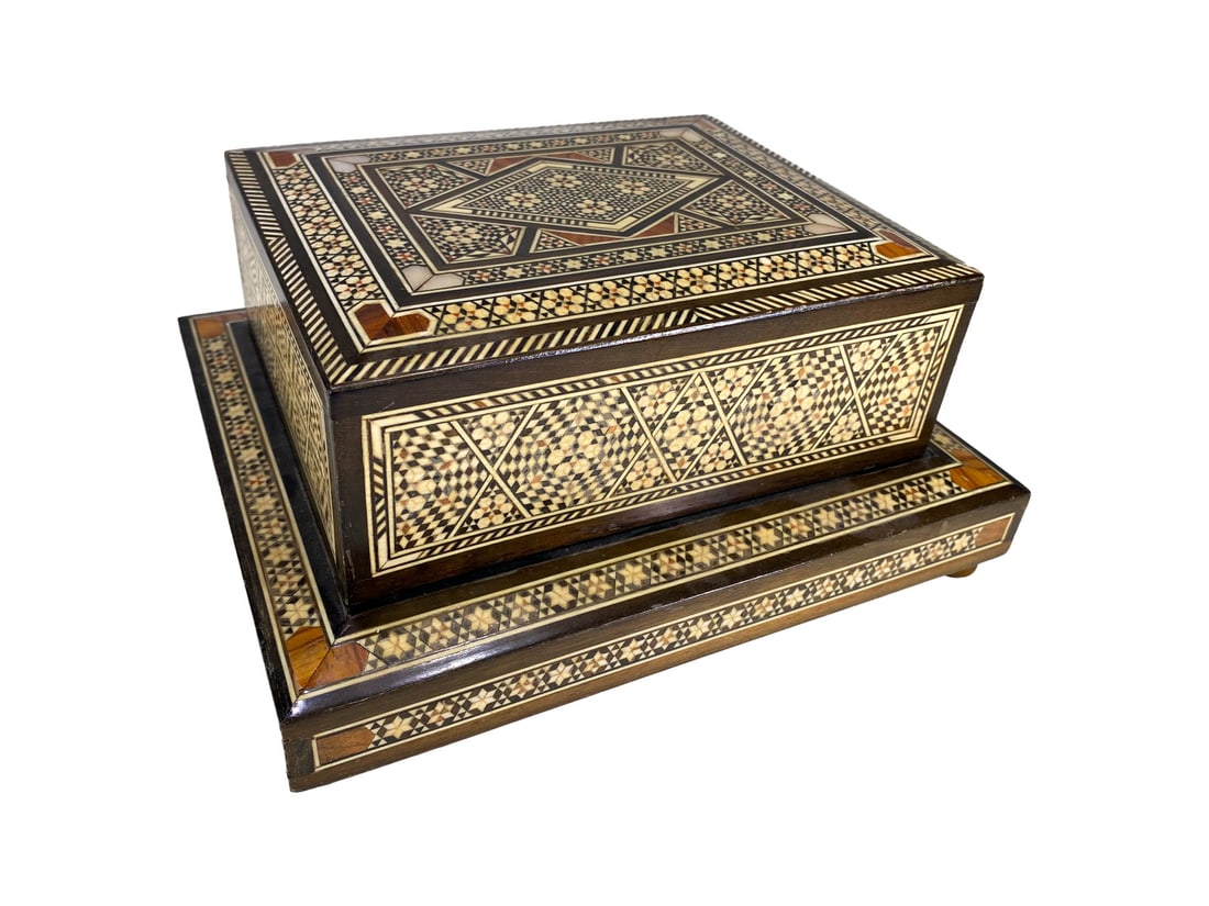 Vintage Moorish Inlay Wood & Bone Cigars Music Box: Vintage Moorish Inlay Wood & Bone Cigars Music Box. 4 1/8 x 8 7/8 x 7 1/2 in.Local Pick up call one day before to make an appointment. TO SHIP THIS ITEM IN USA OR INTERNATIONAL, PLEASE CONTACT THE SHI