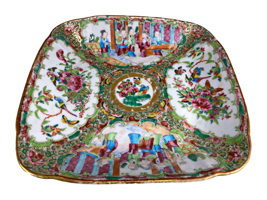 Antique Chinese Famille Rose Porcelain Plate: Antique Chinese Famille Rose Porcelain Plate. 1 5/8 x 9 x 9 in.Local Pick up call one day before to make an appointment. TO SHIP THIS ITEM IN USA OR INTERNATIONAL, PLEASE CONTACT THE SHIPPERS : 1) UPS