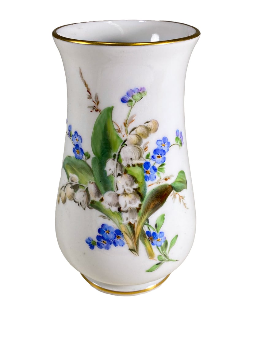 Antique Meissen, Germany Small Porcelain Vase: Antique Meissen, Germany Small Porcelain Vase. 4 1/4 x 2 3/8 in.Local Pick up call one day before to make an appointment. TO SHIP THIS ITEM IN USA OR INTERNATIONAL, PLEASE CONTACT THE SHIPPERS : 1) UP