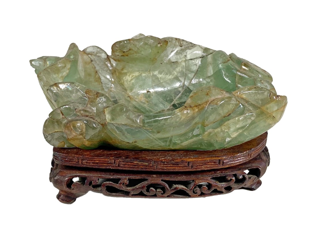 Chinese Carved Jade Bowl With a Wood Base: Chinese Carved Jade Bowl With a Wood Base. 1 1/8 x 4 1/4 x 3 in. Base: 7/8 x 3 1/8 x 2 1/4 in.Local Pick up call one day before to make an appointment. TO SHIP THIS ITEM IN USA OR INTERNATIONAL, PLEAS