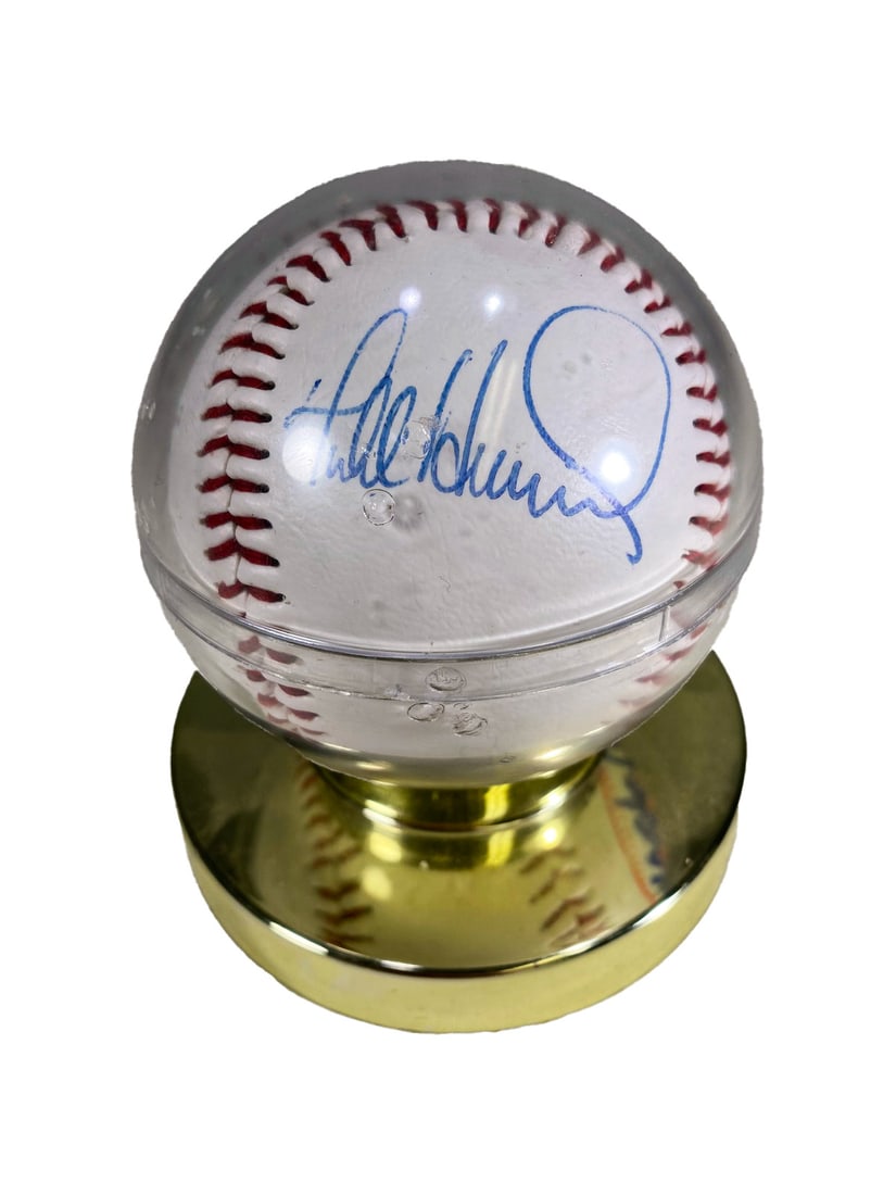 Hall of Fame signed Ball: Hall of Fame signed Ball. 3 7/8 x 3 1/2 in.Local Pick up call one day before to make an appointment. TO SHIP THIS ITEM IN USA OR INTERNATIONAL, PLEASE CONTACT THE SHIPPERS : 1) UPS store1937- David Re