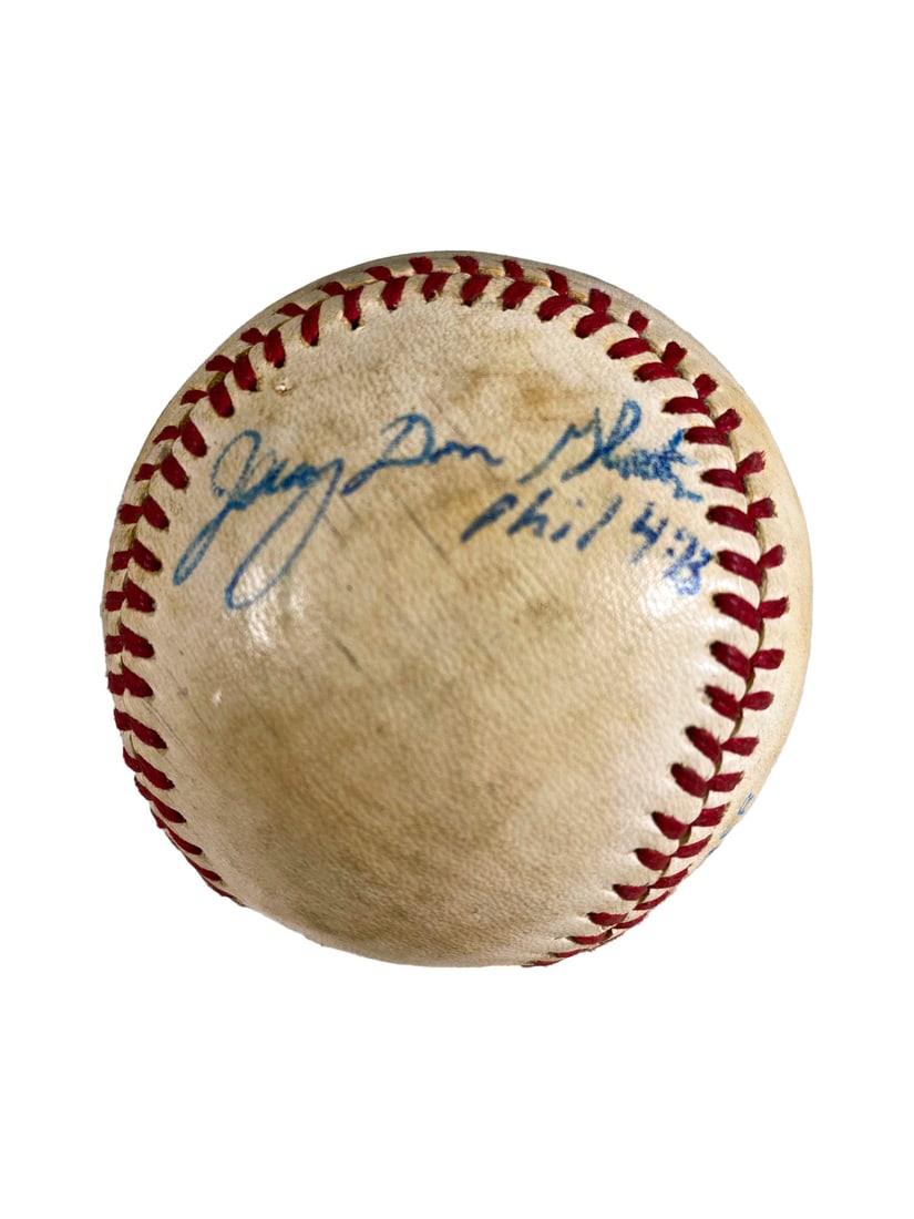 Hall of Fame signed Ball: Hall of Fame signed Ball. 2 5/8 in.Local Pick up call one day before to make an appointment. TO SHIP THIS ITEM IN USA OR INTERNATIONAL, PLEASE CONTACT THE SHIPPERS : 1) UPS store1937- David Reiser -75