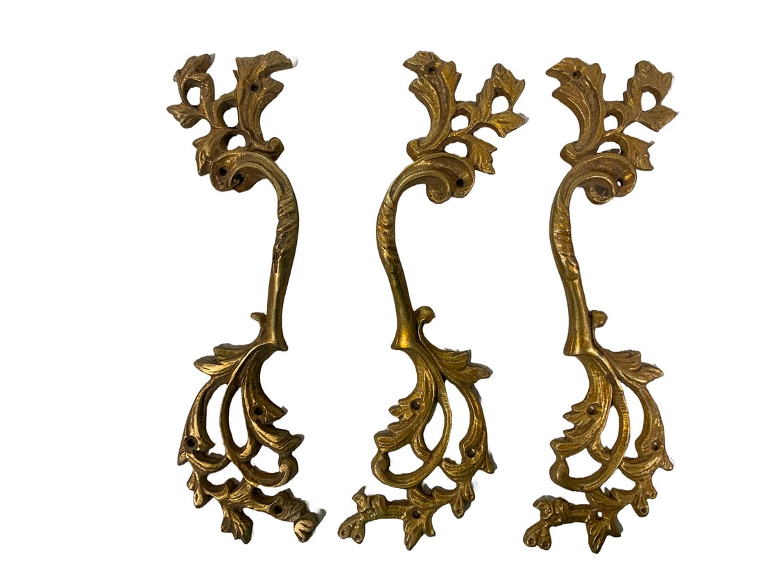Set of 3 Bronze Furniture Drawer Handles: Set of 3 Bronze Furniture Drawer Handles. 6 7/8 x 1 3/4 x 7/8 in.Local Pick up call one day before to make an appointment. TO SHIP THIS ITEM IN USA OR INTERNATIONAL, PLEASE CONTACT THE SHIPPERS : 1) U
