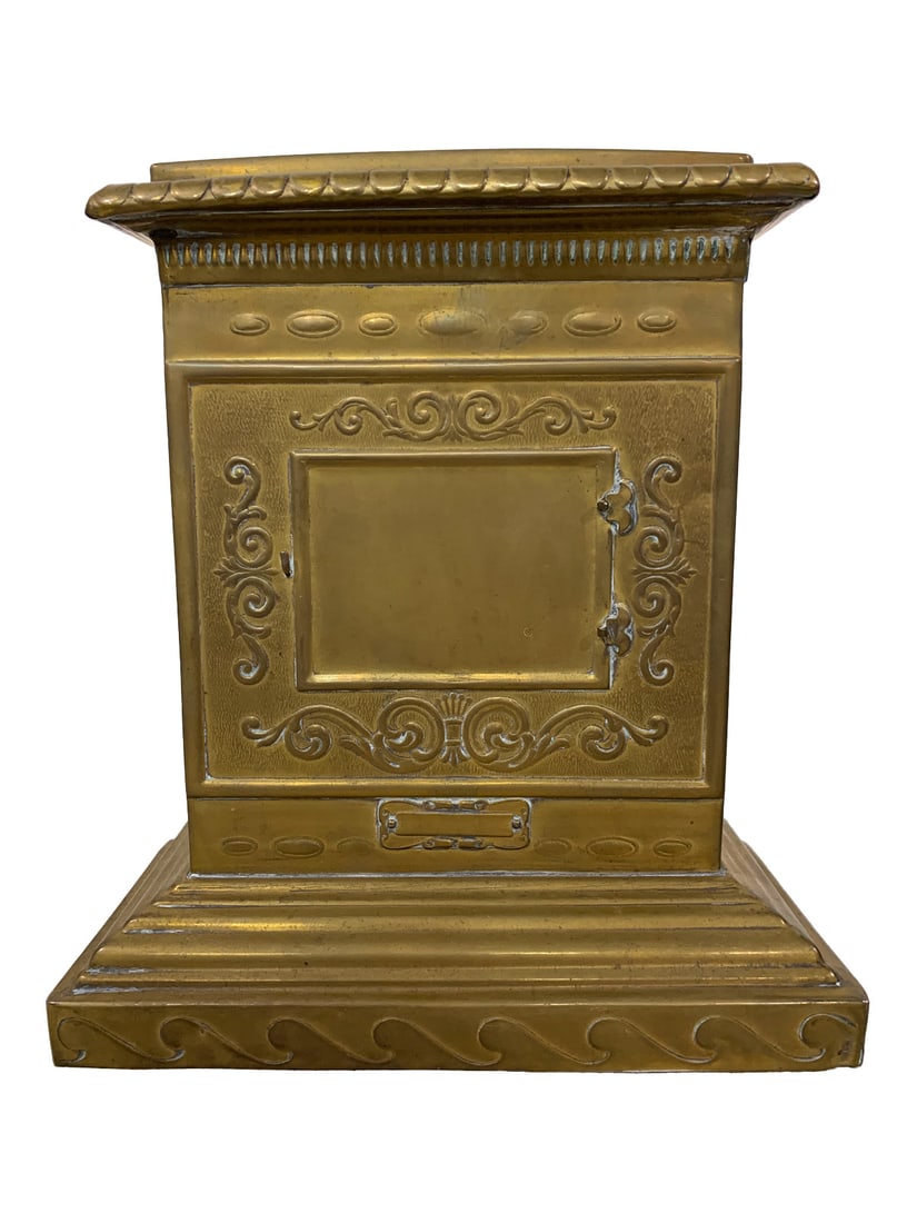 Antique French Brass Money Bank: Antique French Brass Money Bank. 9 3/8 x 8 1/2 x 4 1/4 in.Local Pick up call one day before to make an appointment. TO SHIP THIS ITEM IN USA OR INTERNATIONAL, PLEASE CONTACT THE SHIPPERS : 1) UPS stor