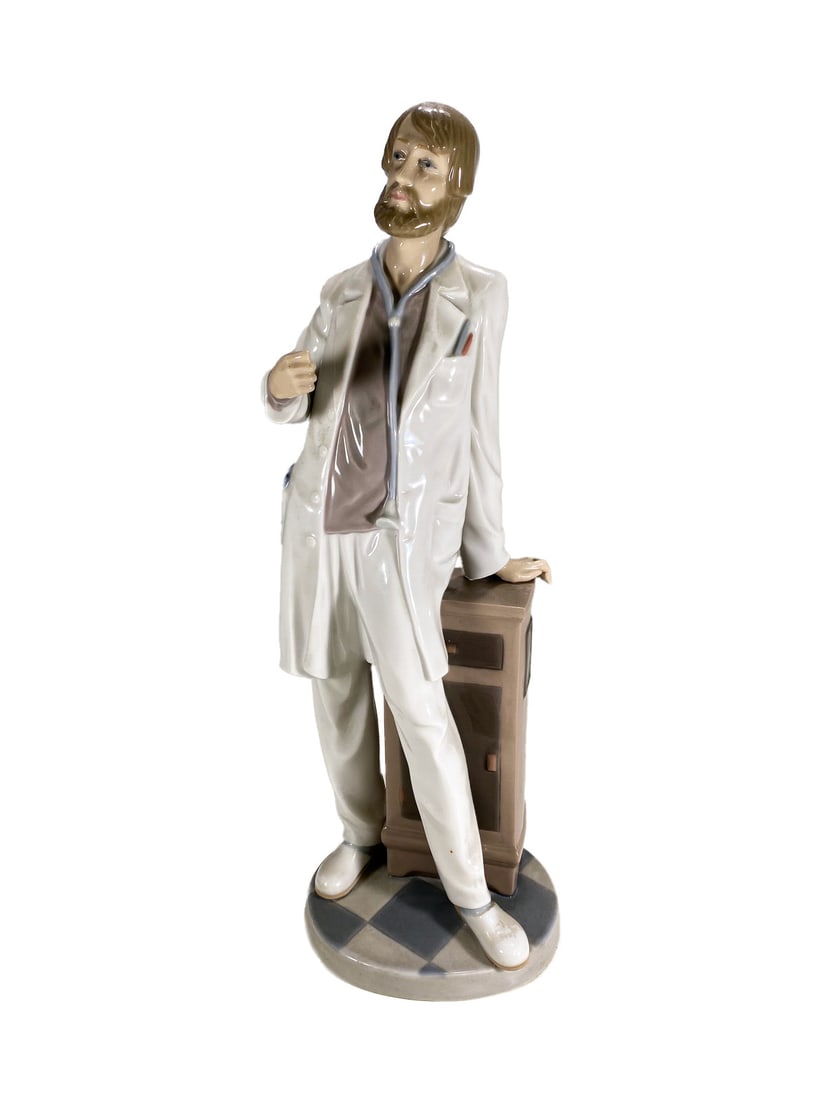 Lladro Man Physician Porcelain Figurine: Lladro Man Physician Porcelain Figurine. 13 1/2 x 4 3/8 x 3 3/4 in.Local Pick up call one day before to make an appointment. TO SHIP THIS ITEM IN USA OR INTERNATIONAL, PLEASE CONTACT THE SHIPPERS : 1)