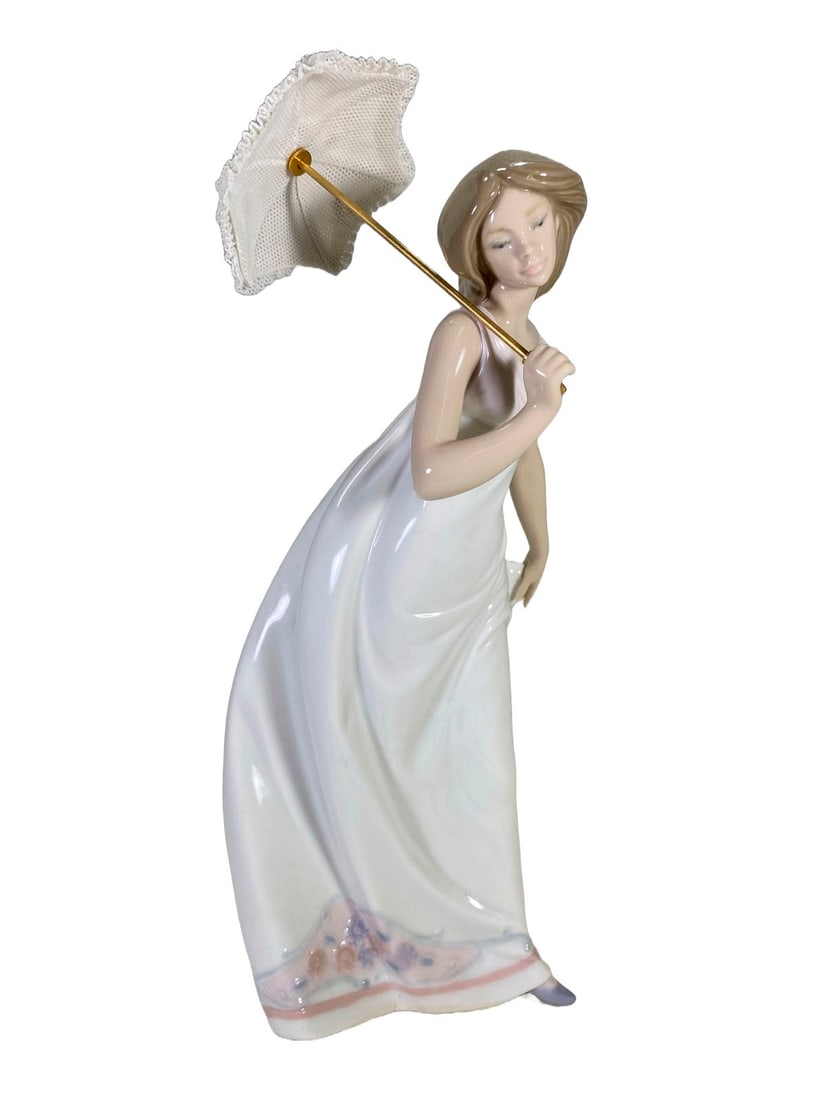 Lladro Afternoon Promenade Porcelain Figurine: Lladro Afternoon Promenade Porcelain Figurine. 10 7/8 x 4 1/8 x 3 7/8 in.Local Pick up call one day before to make an appointment. TO SHIP THIS ITEM IN USA OR INTERNATIONAL, PLEASE CONTACT THE SHIPPER