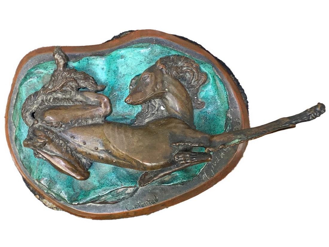 Vintage Dog Bronze Sculpture, signed Mary Beil Hepsey: Vintage Dog Bronze Sculpture, signed Mary Beil Hepsey. 1 7/8 x 6 3/4 x 4 in.Local Pick up call one day before to make an appointment. TO SHIP THIS ITEM IN USA OR INTERNATIONAL, PLEASE CONTACT THE SHIP