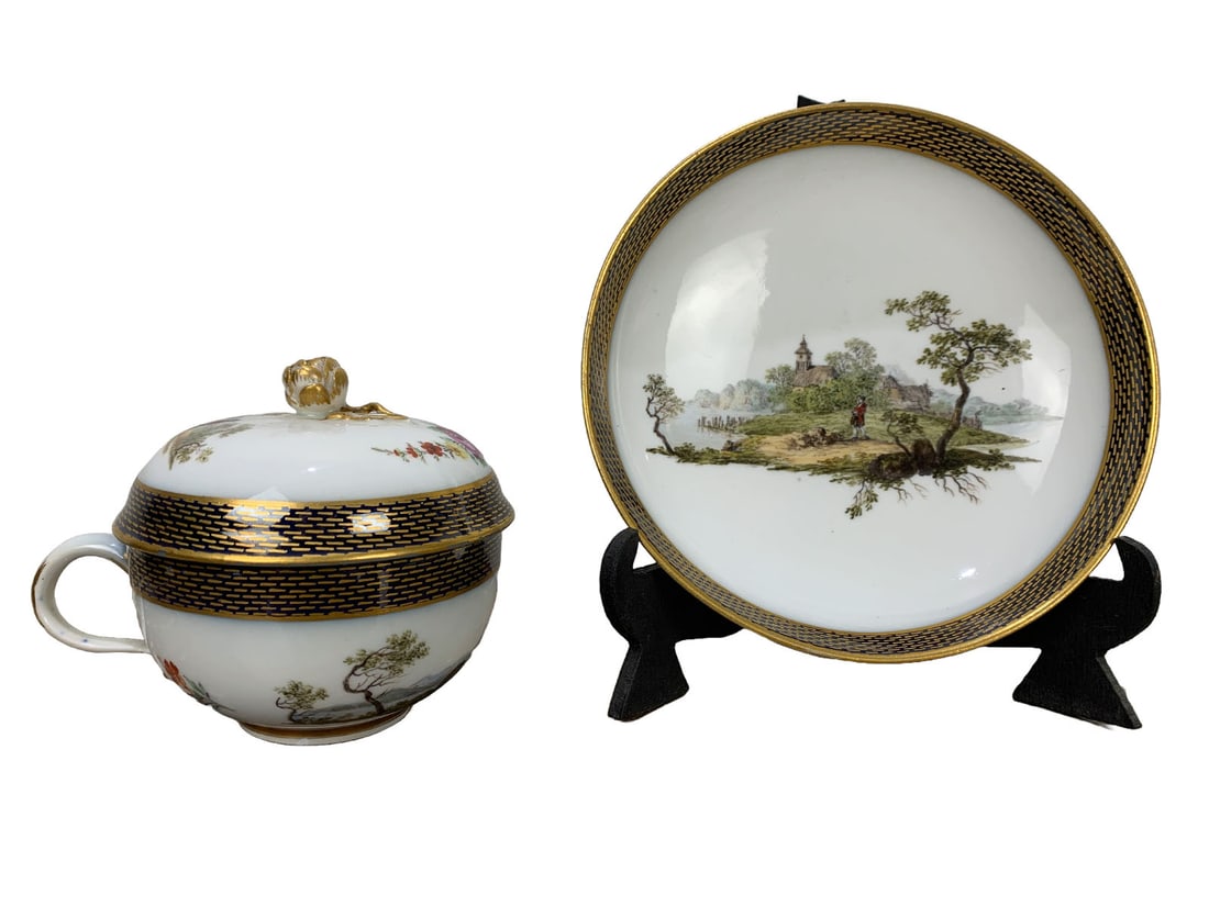 Old Paris Porcelain Teacup: Old Paris Porcelain Teacup. Cup: 4 3/4 x 4 x 3 in. Dish: 1 x 5 1/4 in.Local Pick up call one day before to make an appointment. TO SHIP THIS ITEM IN USA OR INTERNATIONAL, PLEASE CONTACT THE SHIPPERS :
