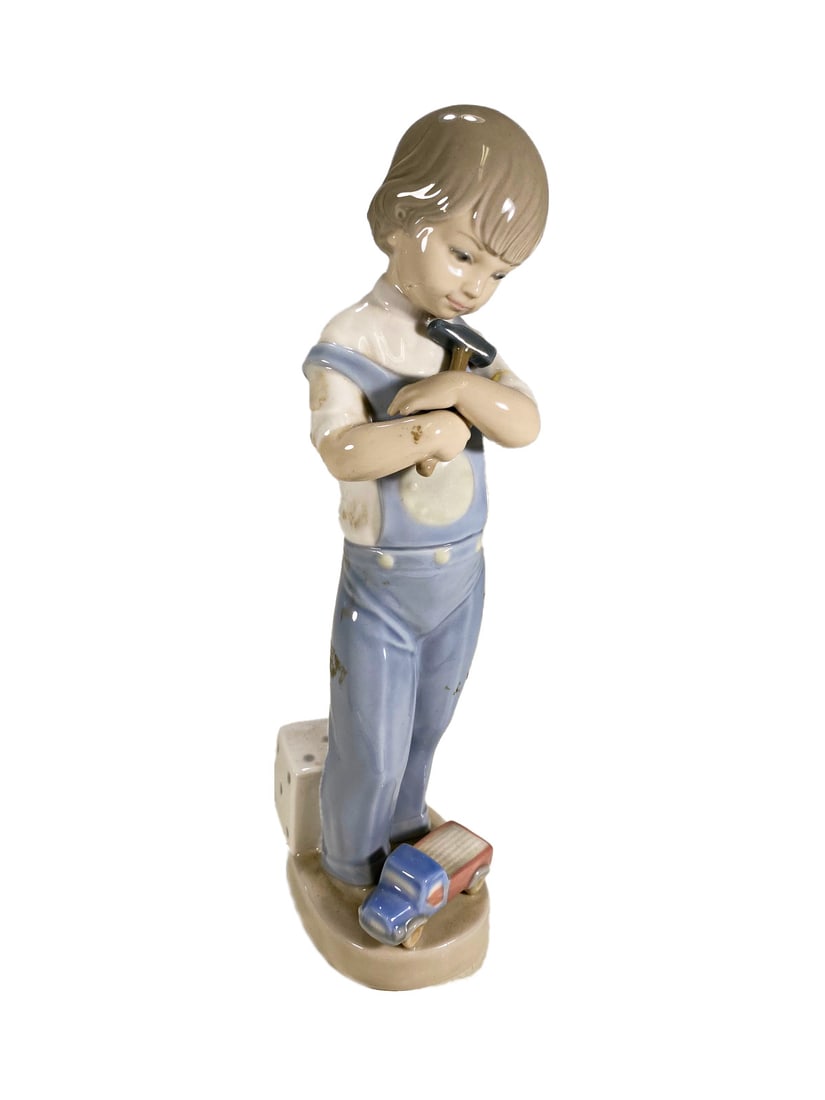 Lladro Mechanic Boy Porcelain Figurine: Lladro Mechanic Boy Porcelain Figurine. 8 3/8 x 2 x 2 7/8 in.Local Pick up call one day before to make an appointment. TO SHIP THIS ITEM IN USA OR INTERNATIONAL, PLEASE CONTACT THE SHIPPERS : 1) UPS s