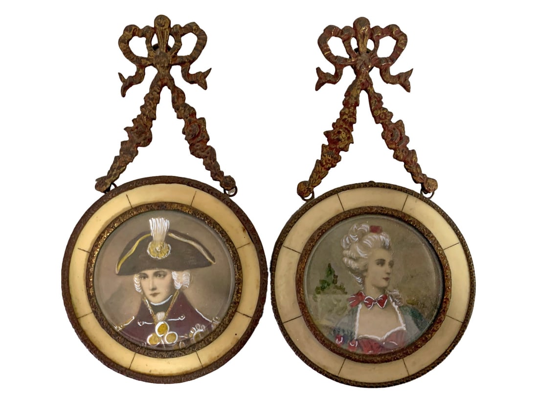 Antique French Pair of Miniature Paintings: Antique French Pair of Miniature Paintings. 5 3/4 x 3 1/8 in.Local Pick up call one day before to make an appointment. TO SHIP THIS ITEM IN USA OR INTERNATIONAL, PLEASE CONTACT THE SHIPPERS : 1) UPS s