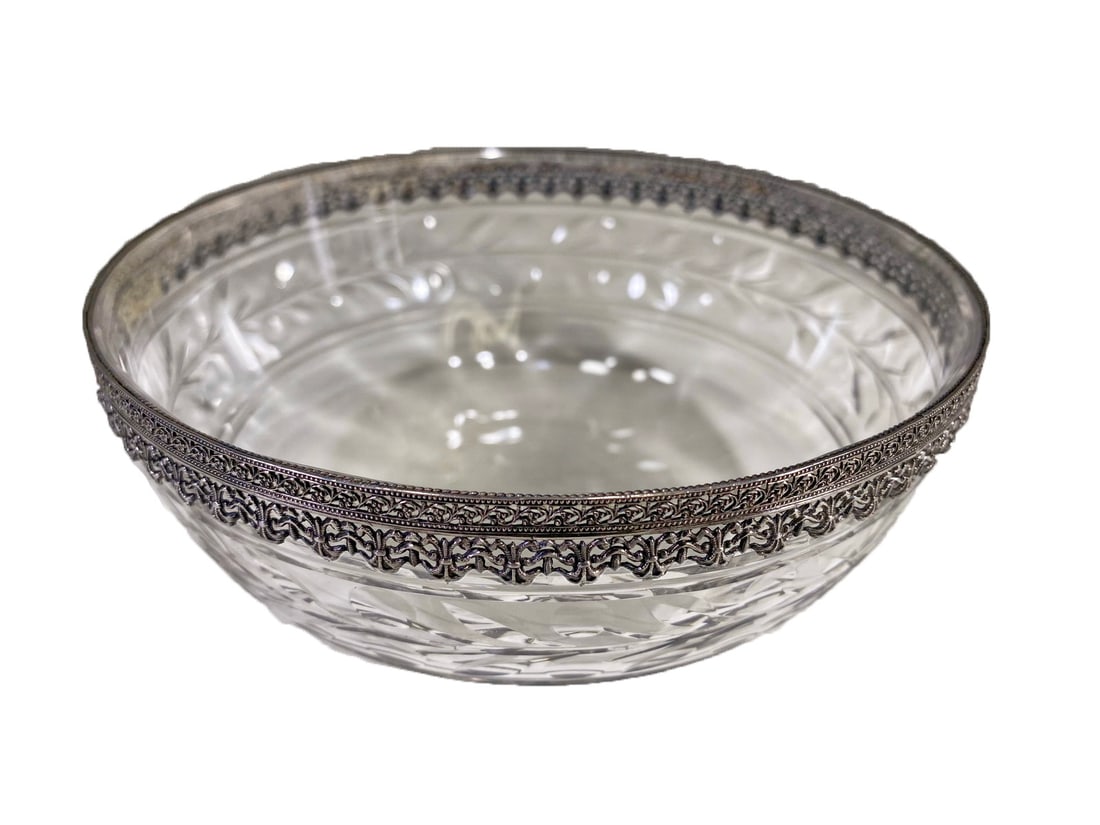 Vintage Probably Silver & Crystal Bowl: Vintage Probably Silver & Crystal Bowl. 2 1/4 x 5 7/8 in.Local Pick up call one day before to make an appointment. TO SHIP THIS ITEM IN USA OR INTERNATIONAL, PLEASE CONTACT THE SHIPPERS : 1) UPS store