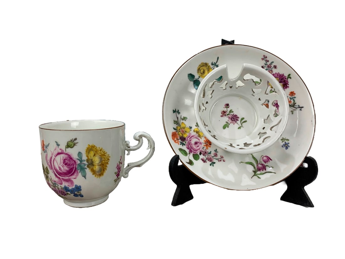 Meissen, Germany Porcelain Teacup: Meissen, Germany Porcelain Teacup. Cup: 2 5/8 x 2 5/8 x 3 3/4 in. Dish: 1 5/8 x 5 1/4 in.Local Pick up call one day before to make an appointment. TO SHIP THIS ITEM IN USA OR INTERNATIONAL, PLEASE CON