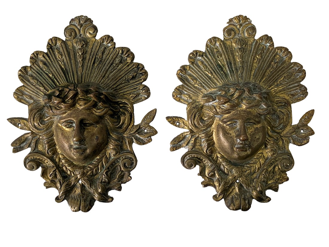 Antique French Pair of Gilt Bronze Furniture Hardware: Antique French Pair of Gilt Bronze Furniture Hardware. 7 1/2 x 5 1/2 x 1 1/4 in.Local Pick up call one day before to make an appointment. TO SHIP THIS ITEM IN USA OR INTERNATIONAL, PLEASE CONTACT THE 