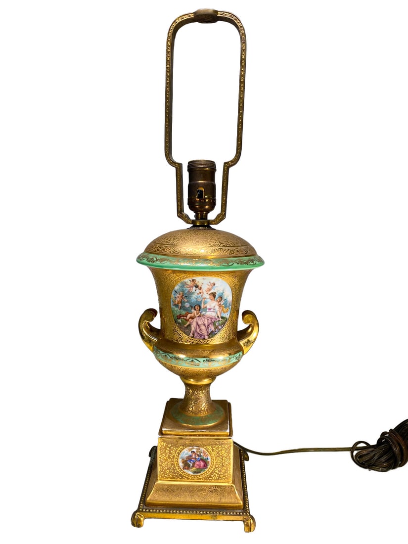 Vintage Victoria Czechoslovakia Porcelain Lamp (1 of 11)