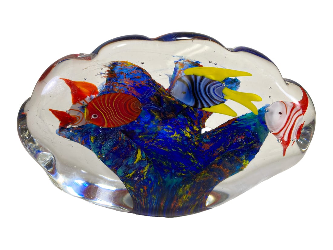 Art Studio Glass Aquarium Paperweight: Art Studio Glass Aquarium Paperweight. 3 1/8 x 5 5/8 x 2 1/4 in.Local Pick up call one day before to make an appointment. TO SHIP THIS ITEM IN USA OR INTERNATIONAL, PLEASE CONTACT THE SHIPPERS : 1) UP