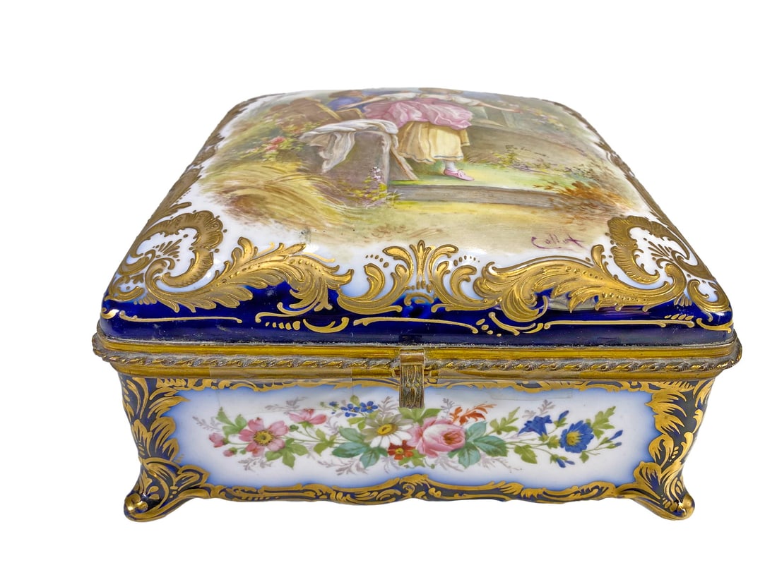 Antique French Sevres Bronze & Porcelain Box: Antique French Sevres Bronze & Porcelain Box. 5 x 9 1/8 x 9 1/8 in.Local Pick up call one day before to make an appointment. TO SHIP THIS ITEM IN USA OR INTERNATIONAL, PLEASE CONTACT THE SHIPPERS : 1)
