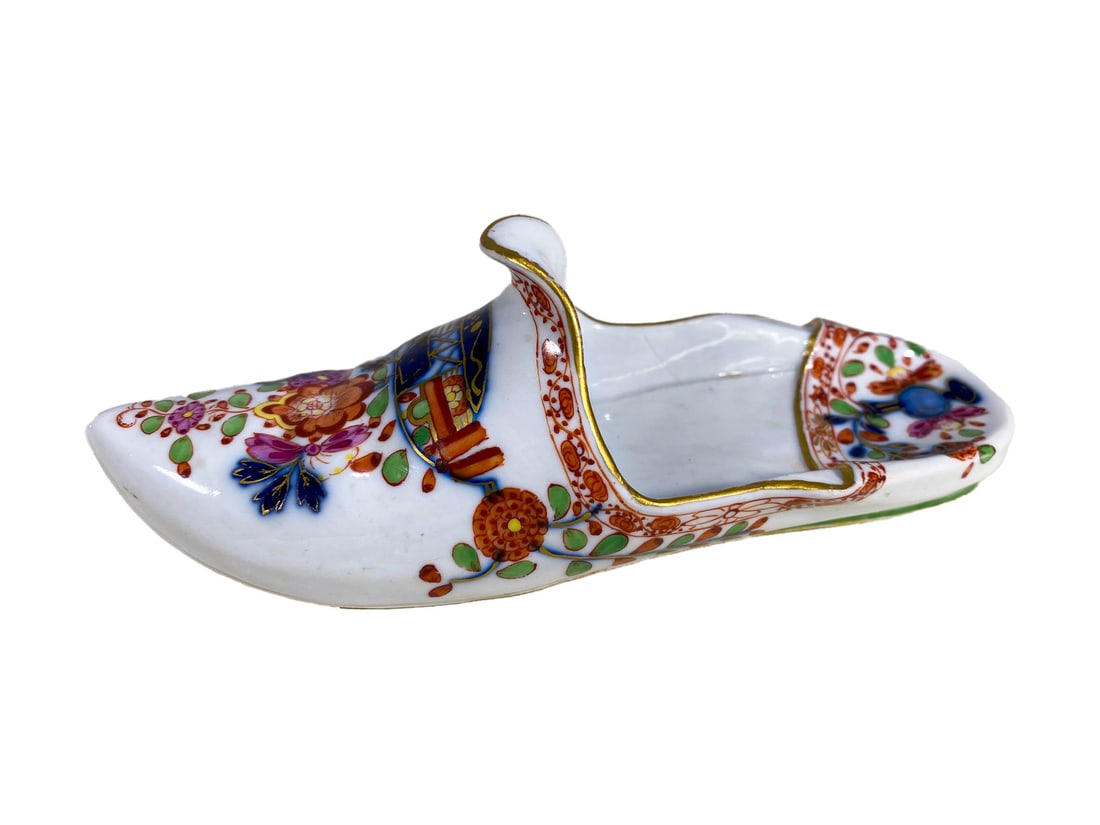 Antique Meissen, Germany Porcelain Slipper: Antique Meissen, Germany Porcelain Slipper. 2 1/4 x 6 5/8 x 2 3/8 in.Local Pick up call one day before to make an appointment. TO SHIP THIS ITEM IN USA OR INTERNATIONAL, PLEASE CONTACT THE SHIPPERS : 