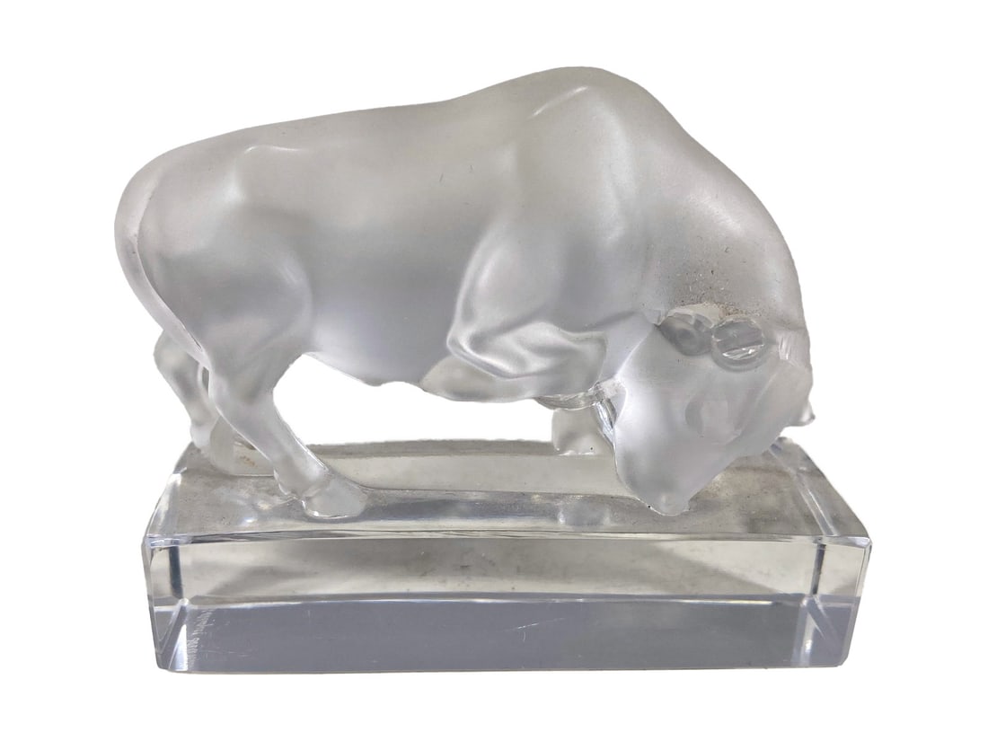 Lalique, France Frosted Crystal Bull Fig: Lalique, France Frosted Crystal Bull Fig. 3 3/8 x 4 1/4 x 1 1/2 in.Local Pick up call one day before to make an appointment. TO SHIP THIS ITEM IN USA OR INTERNATIONAL, PLEASE CONTACT THE SHIPPERS : 1)