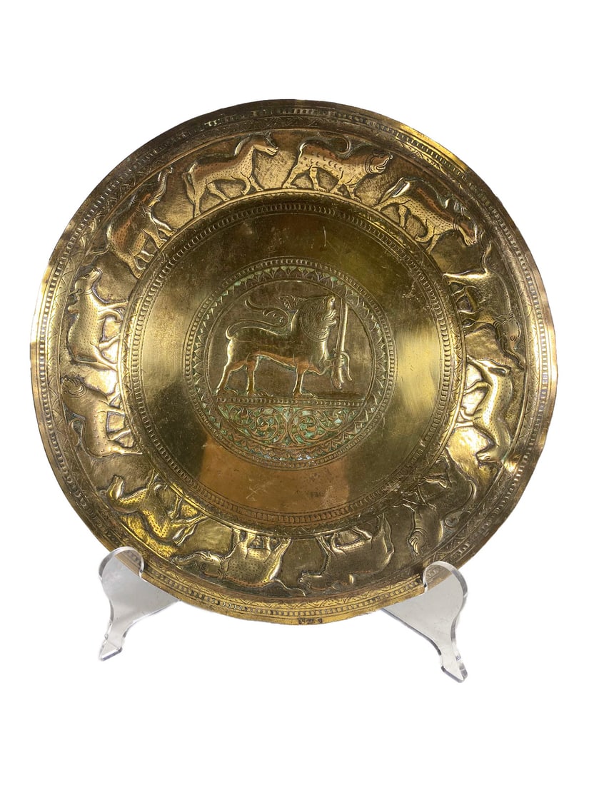Indo Persian Lion Brass Plate: Indo Persian Lion Brass Plate. 7/8 x 9 3/4 in.Local Pick up call one day before to make an appointment. TO SHIP THIS ITEM IN USA OR INTERNATIONAL, PLEASE CONTACT THE SHIPPERS : 1) UPS store1937- David