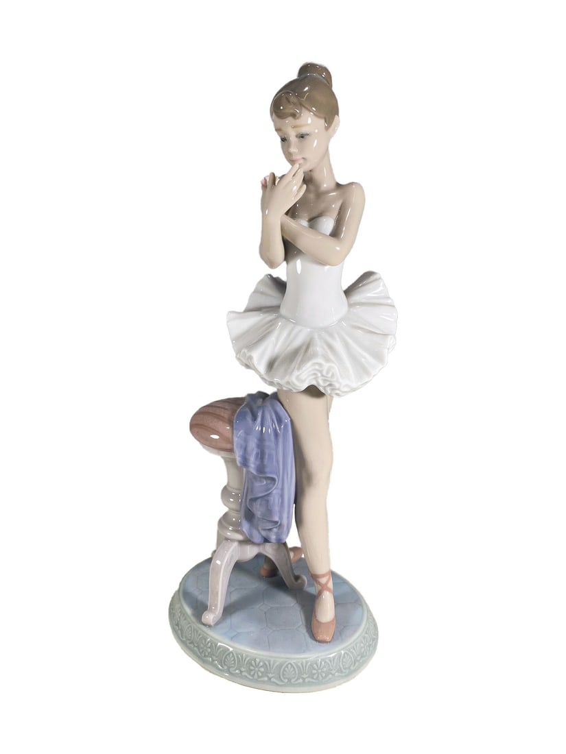 Lladro Perfect Performance Ballerina Porcelain Fig (1 of 7)