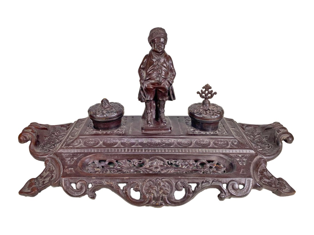 Vintage French Painted Metal Inkwell: Vintage French Painted Metal Inkwell. 8 3/4 x 19 1/2 x 8 1/4 in.Local Pick up call one day before to make an appointment. TO SHIP THIS ITEM IN USA OR INTERNATIONAL, PLEASE CONTACT THE SHIPPERS : 1) UP