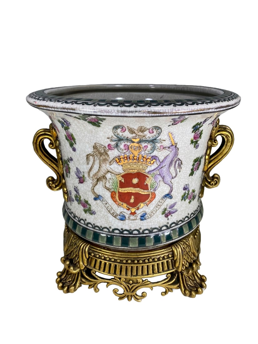 Vintage European Pottery & Gilt Metal Urn: Vintage European Pottery & Gilt Metal Urn. 8 3/8 x 9 1/2 in.Local Pick up call one day before to make an appointment. TO SHIP THIS ITEM IN USA OR INTERNATIONAL, PLEASE CONTACT THE SHIPPERS : 1) UPS st