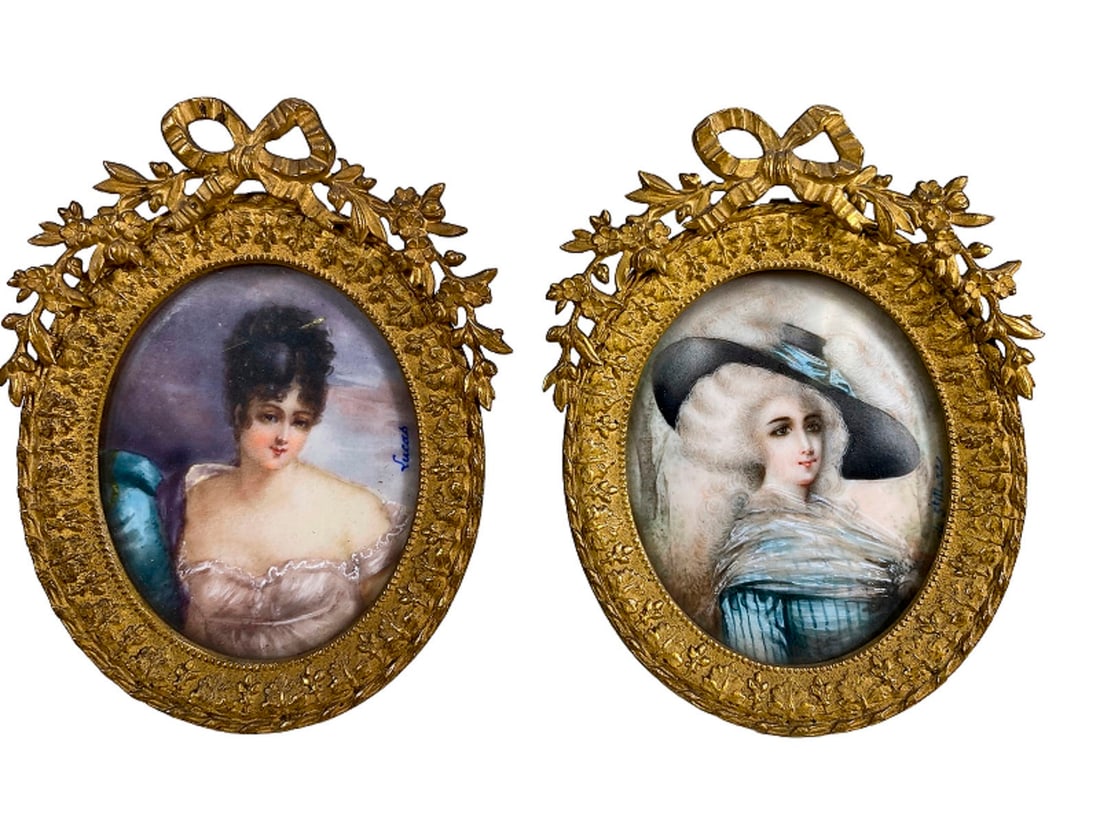 Antique French Pair of Miniature Paintings: Antique French Pair of Miniature Paintings with a bronze frame. 3 x 2 3/8 in.Local Pick up call one day before to make an appointment. TO SHIP THIS ITEM IN USA OR INTERNATIONAL, PLEASE CONTACT THE SHI