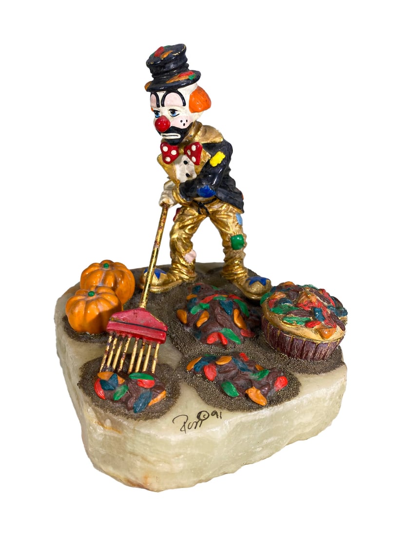 Roy LEE (1947- ) Clown Sculpture: Roy LEE (1947- ) Clown Sculpture. 6 1/4 x 5 x 5 in.Local Pick up call one day before to make an appointment. TO SHIP THIS ITEM IN USA OR INTERNATIONAL, PLEASE CONTACT THE SHIPPERS : 1) UPS store1937- 